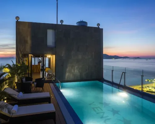 Hồ bơi tại Venue Hotel Nha Trang