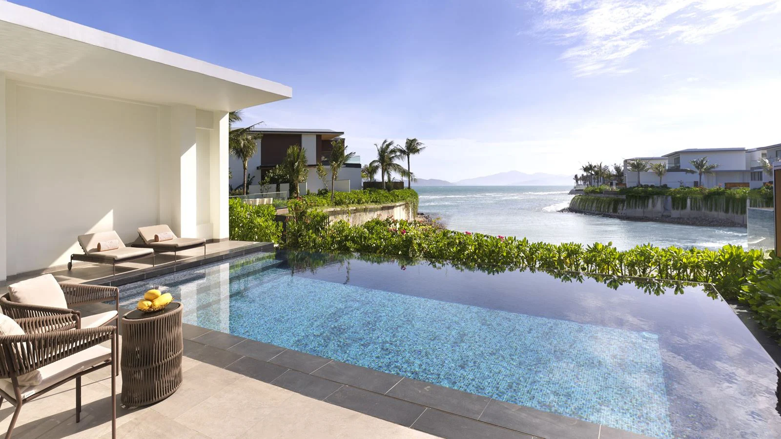 Hồ bơi tại Villa Le Corail, A Gran Meliá Hotel – góc 2