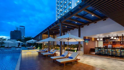 Không gian ăn uống tại Vinpearl Beachfront Nha Trang – góc 3