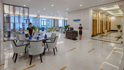 Không gian ăn uống tại Vinpearl Beachfront Nha Trang – góc 2