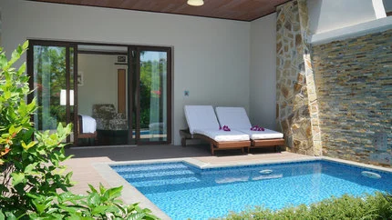Hồ bơi tại Vinpearl Luxury Nha Trang