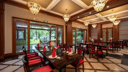 Không gian ăn uống tại Vinpearl Luxury Nha Trang – góc 2