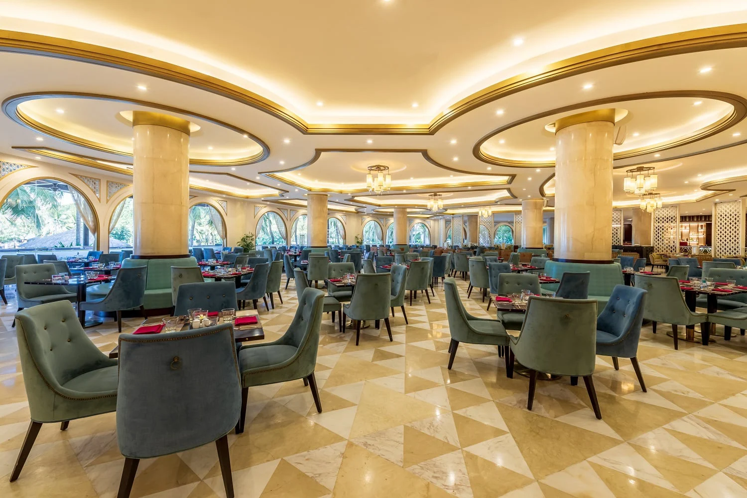 Không gian ăn uống tại Vinpearl Resort Nha Trang – góc 2