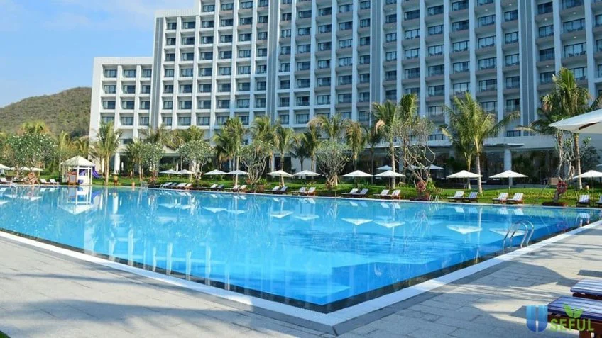 Hồ bơi tại Vinpearl Resort & Spa Nha Trang Bay
