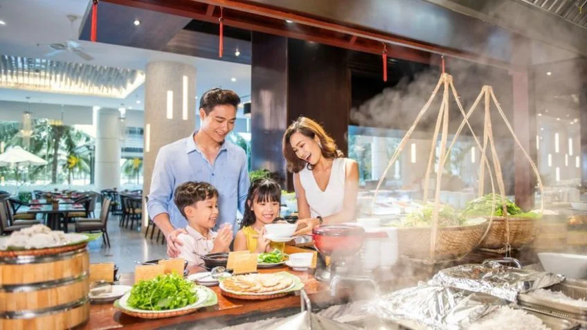 Không gian ăn uống tại Vinpearl Resort & Spa Nha Trang Bay