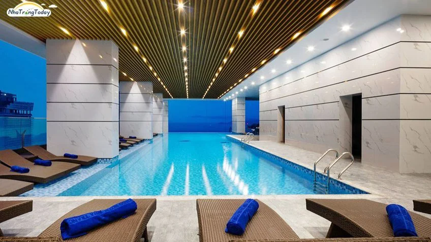 Hồ bơi tại Virgo Hotel Nha Trang