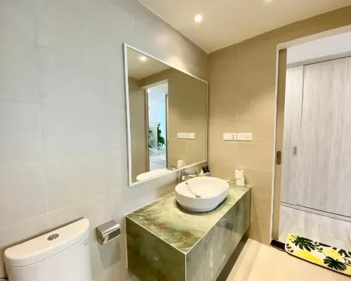 Phòng tắm tại Wise Stay Gold Coast Nha Trang – góc 2