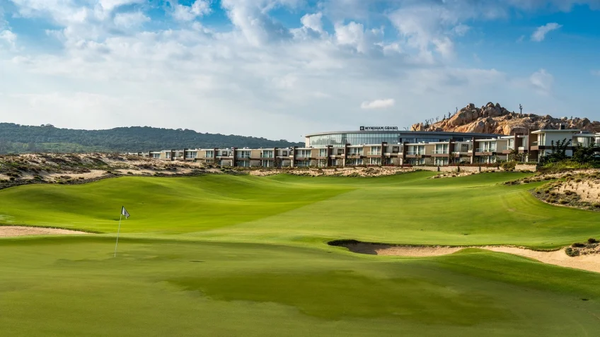 Toàn cảnh tại Wyndham Grand KN Paradise Cam Ranh