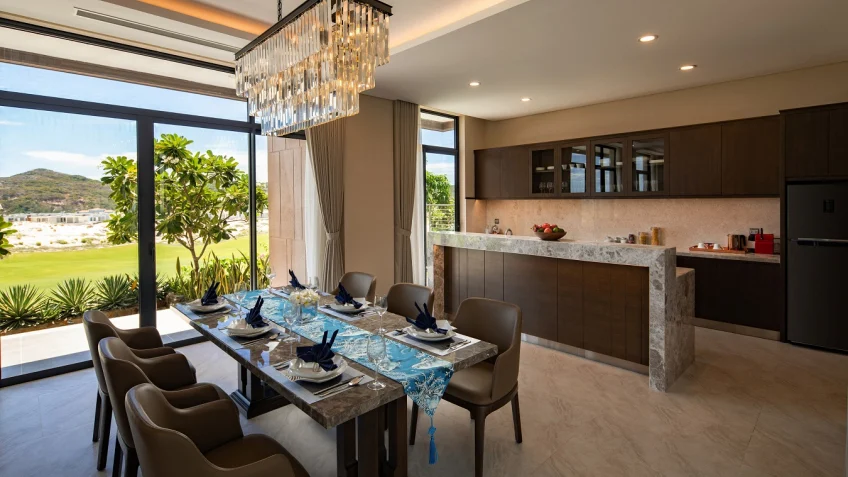 Phòng nghỉ tại Wyndham Grand KN Paradise Cam Ranh – góc 2