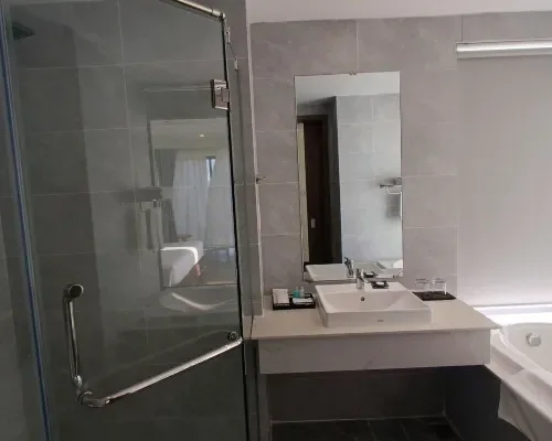 Phòng tắm tại Xavia Hotel Nha Trang – góc 3