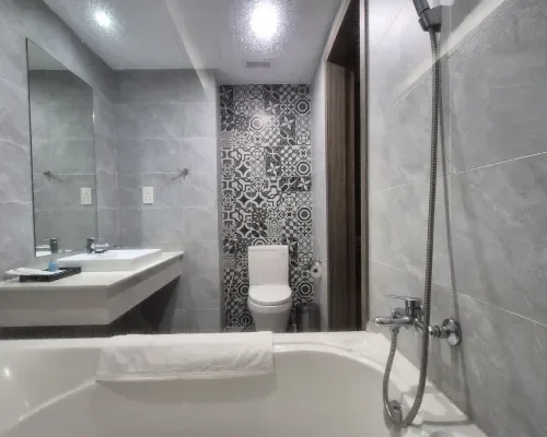 Phòng tắm tại Xavia Hotel Nha Trang – góc 2