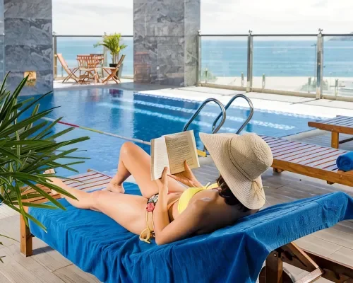 Hồ bơi tại Xavia Hotel Nha Trang – góc 2