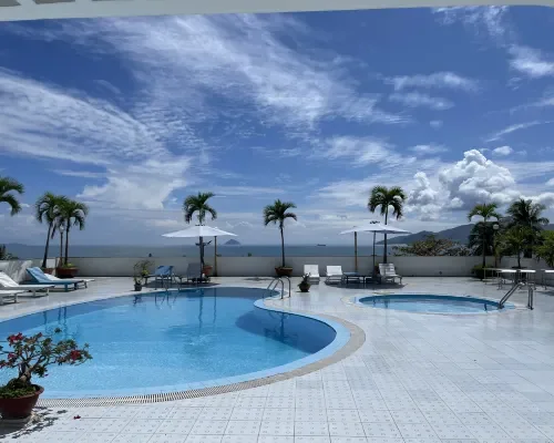 Hồ bơi tại Yasaka Saigon Nha Trang Hotel & Spa