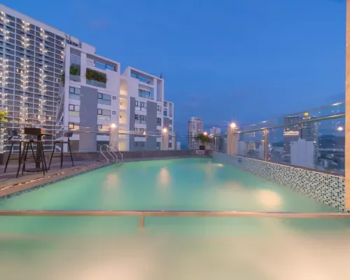Hồ bơi trên cao tại Zenia Boutique Hotel Nha Trang