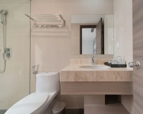 Phòng tắm có buồng tắm kính tại Zenia Boutique Hotel Nha Trang