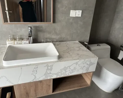 Bồn rửa trong phòng tắm tại Zenia Boutique Hotel Nha Trang