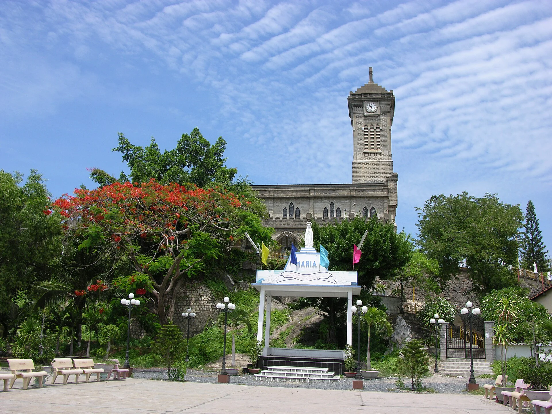 Toàn cảnh Nhà thờ Núi Nha Trang