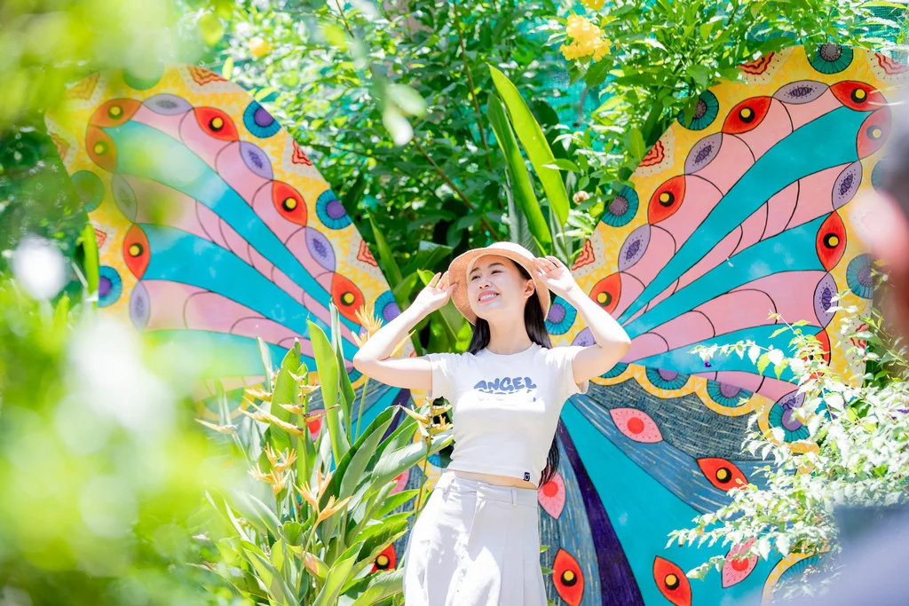 Vườn bướm tại Suối Hoa Lan