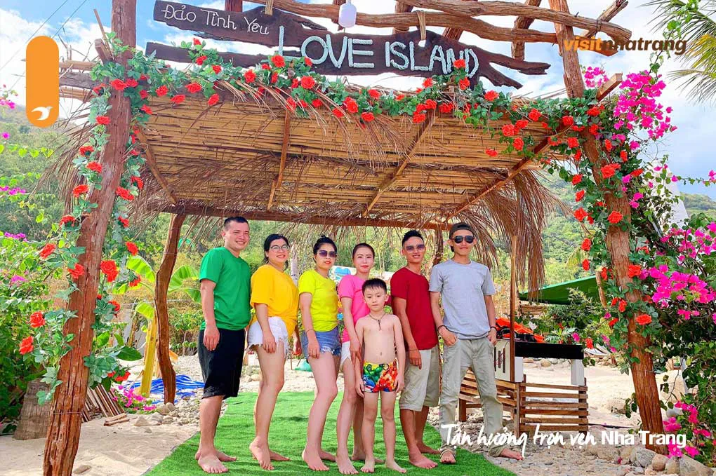 Bãi biển trong Tour Love Island