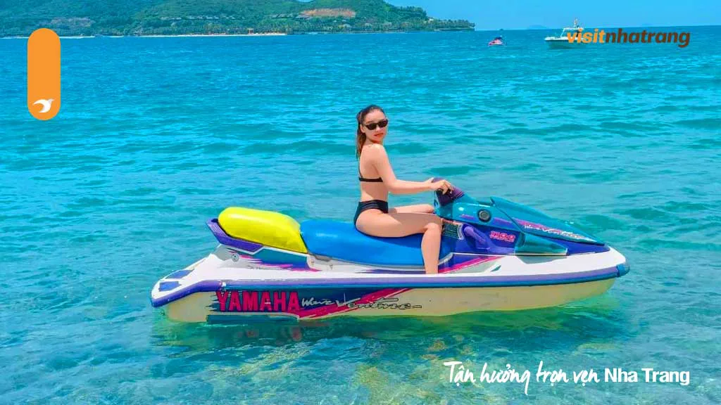 Cảnh quan làng chài trong tour Mini Beach