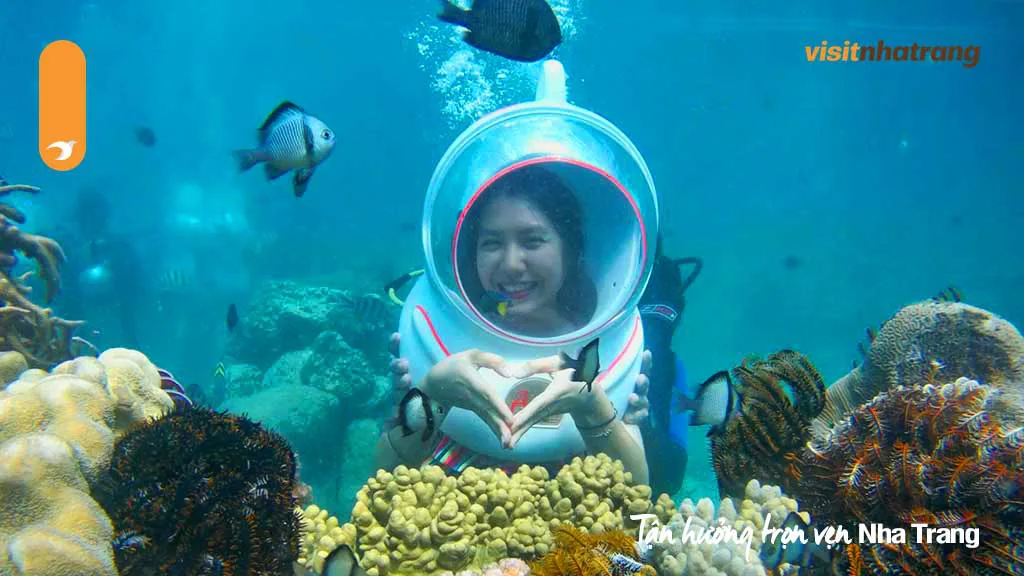 Đi bộ dưới biển tại Nha Trang