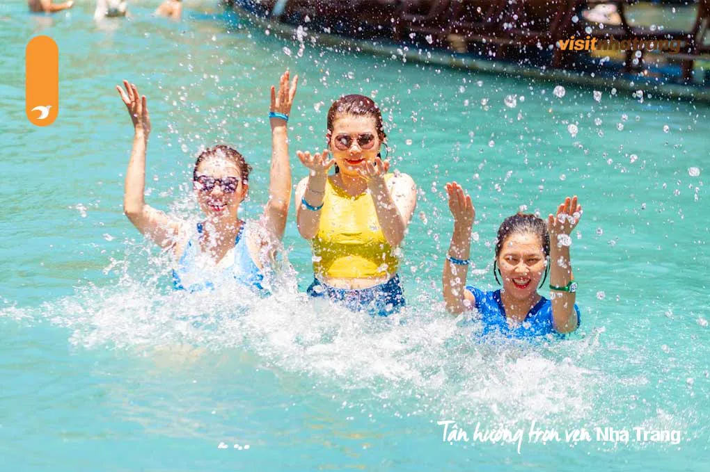Sundeck du thuyền Sealife