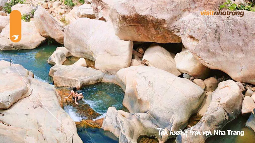Hoạt động ngoài trời tại Suối Ba Hồ