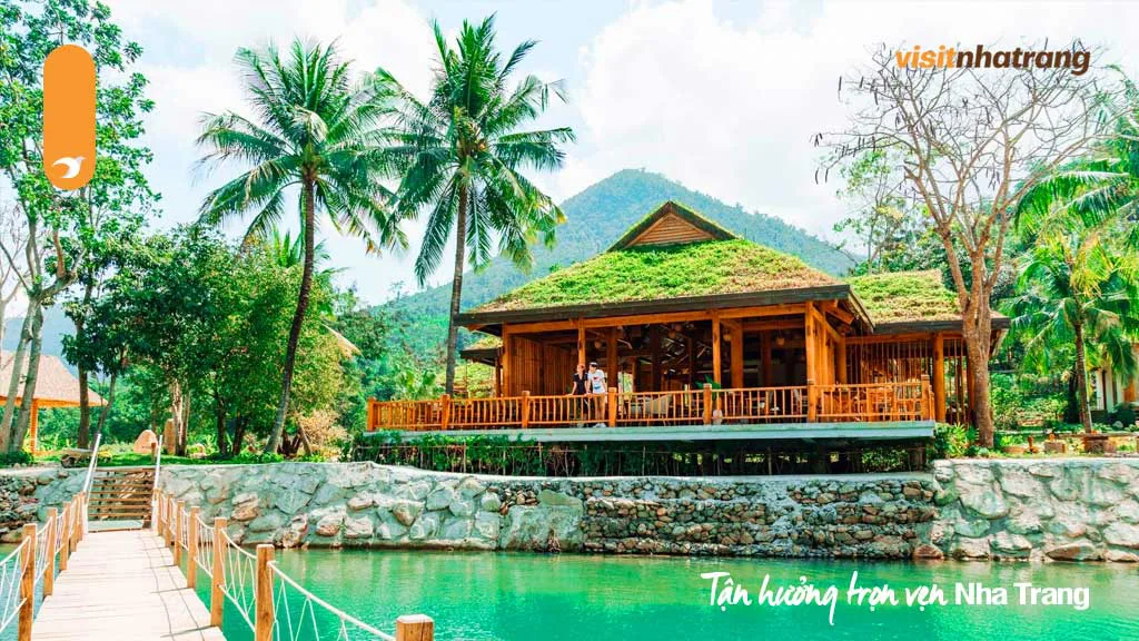Du khách trải nghiệm thiên nhiên tại Ba Hồ
