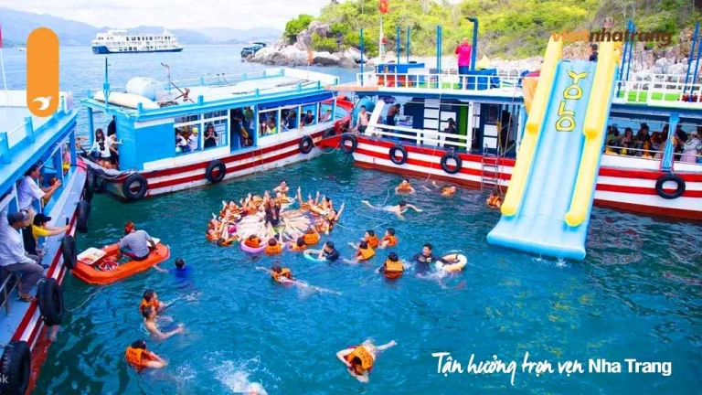 Tour Tàu gỗ & Bữa tiệc Nha Trang 1 ngày