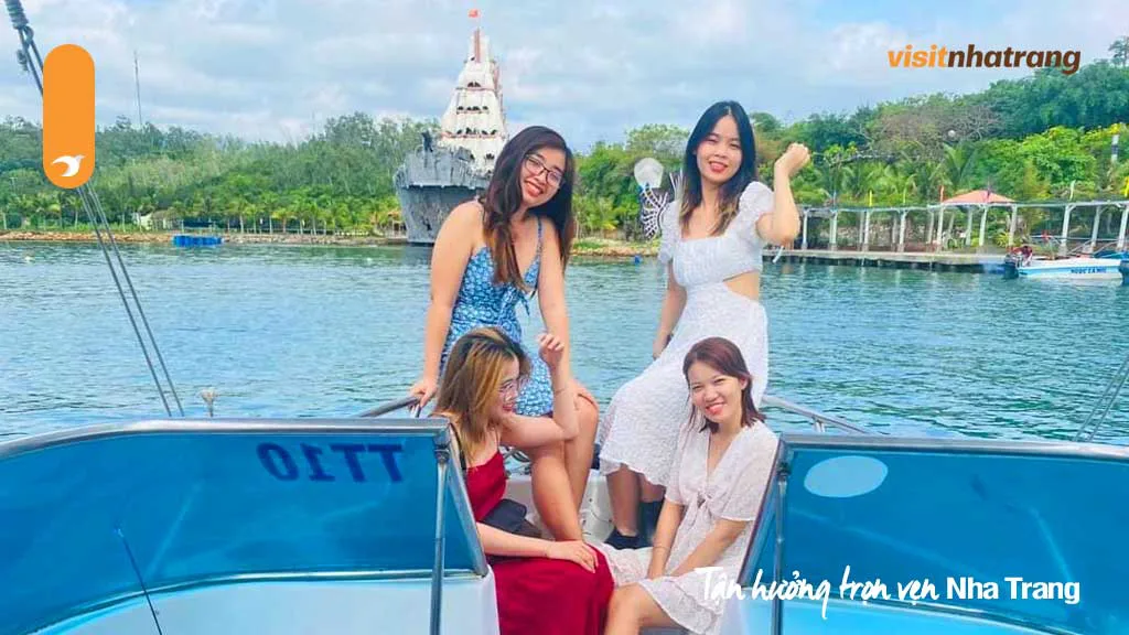 Khu tham quan Thủy cung Trí Nguyên trong tour một ngày