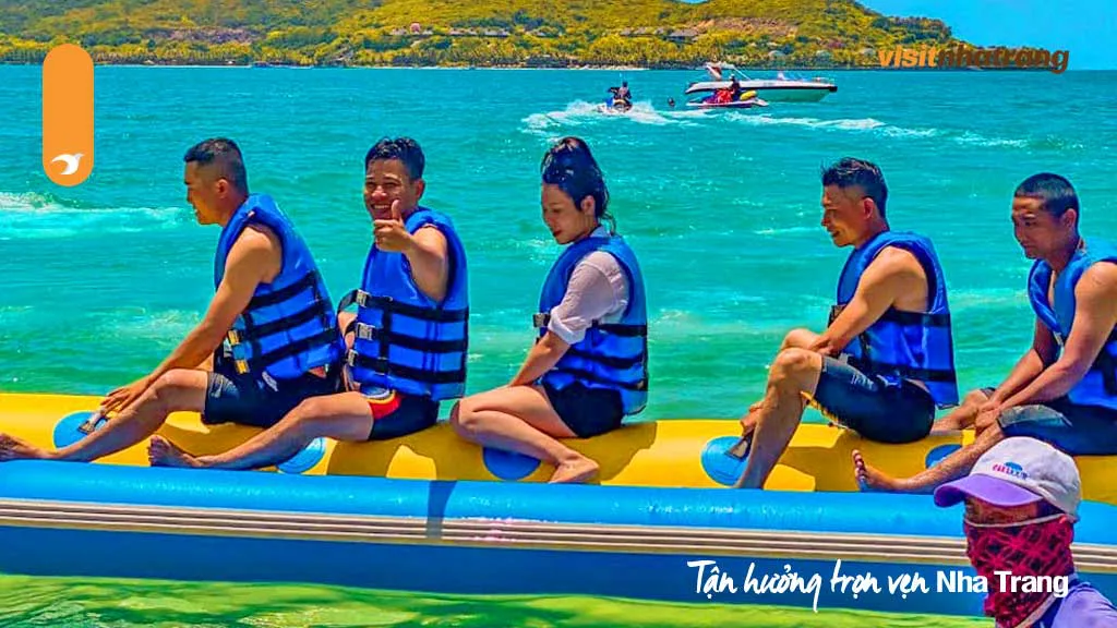 Bãi biển và không gian mộc mạc tại Con Sẻ Tre Nha Trang