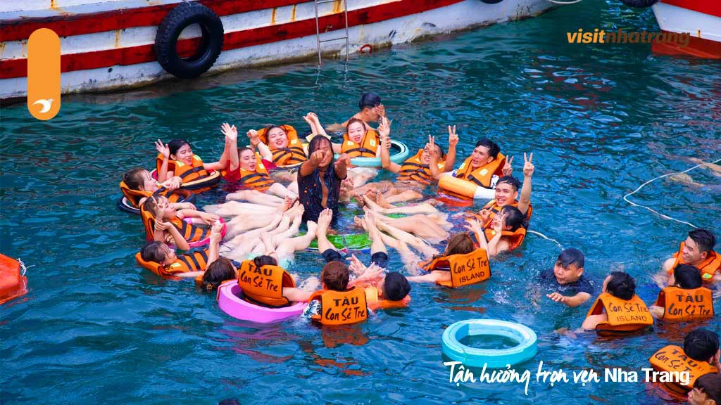 Toàn cảnh tour Vịnh San Hô Làng Chài Con Sẻ Tre