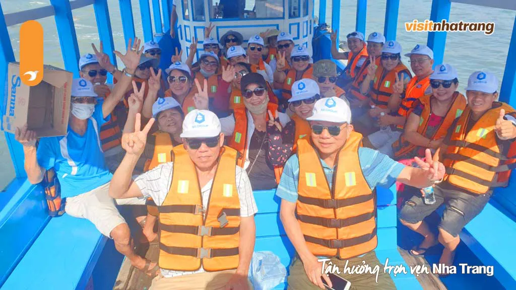 Cano đi Vịnh San Hô Nha Trang