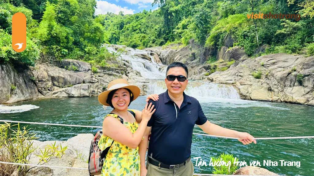 Cảnh quan thác nước tại Yang Bay
